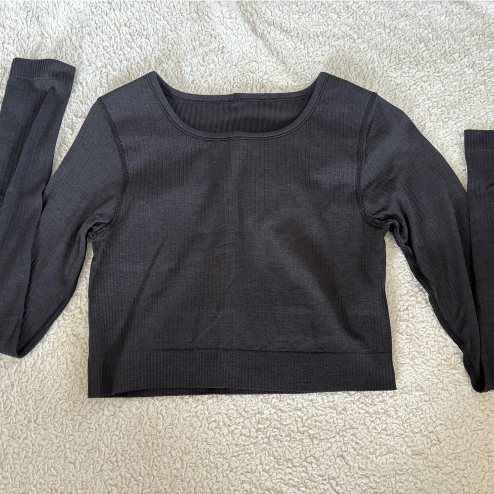 Lululemon cropped workout top